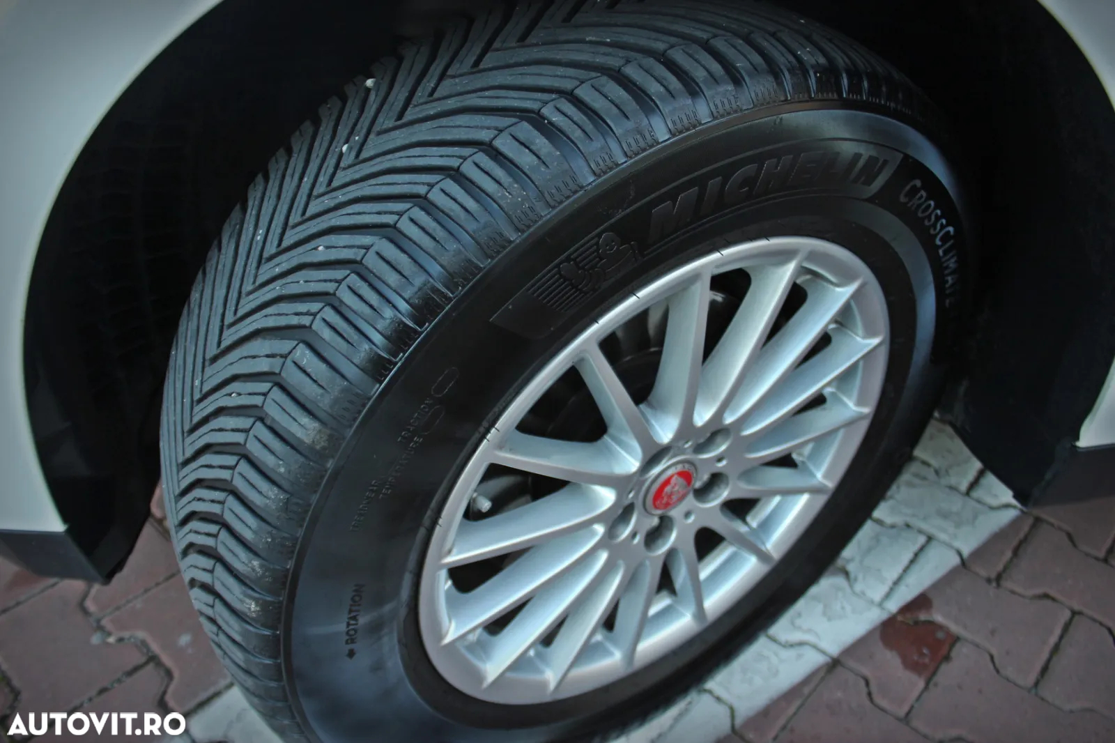 Jaguar F-Pace - 13