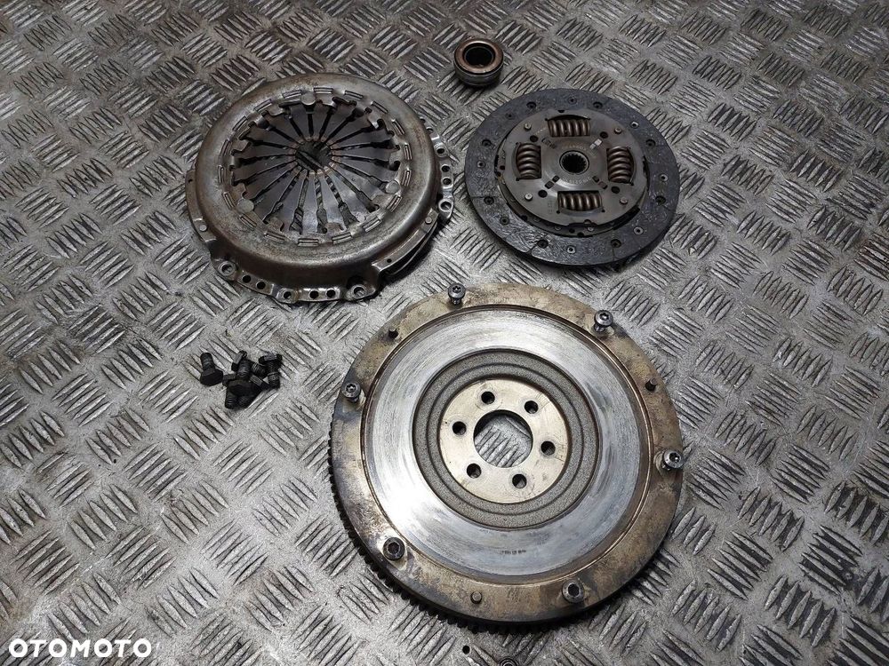 SPRZĘGŁO TARCZA DOCISK KOŁO ZAMACHOWE CITROEN C3 I 1.4 HDI 9637569810 - 1