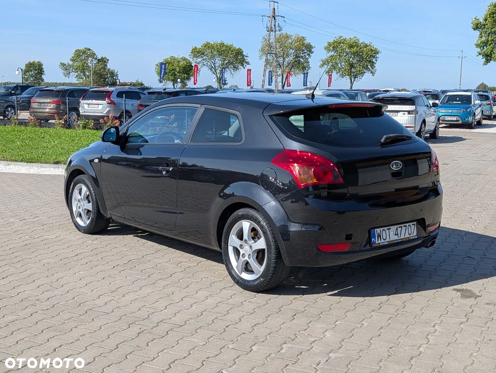 Kia Ceed ver-1-6-silver-x - 12