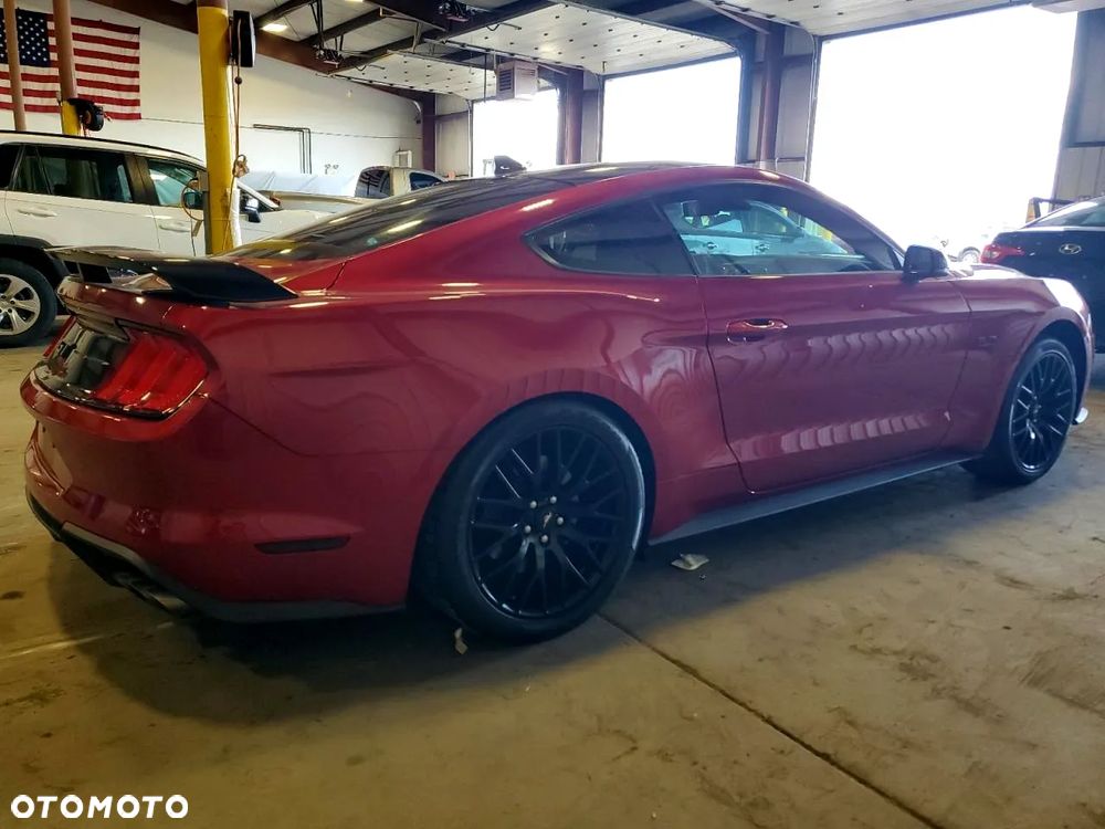 Ford Mustang - 4