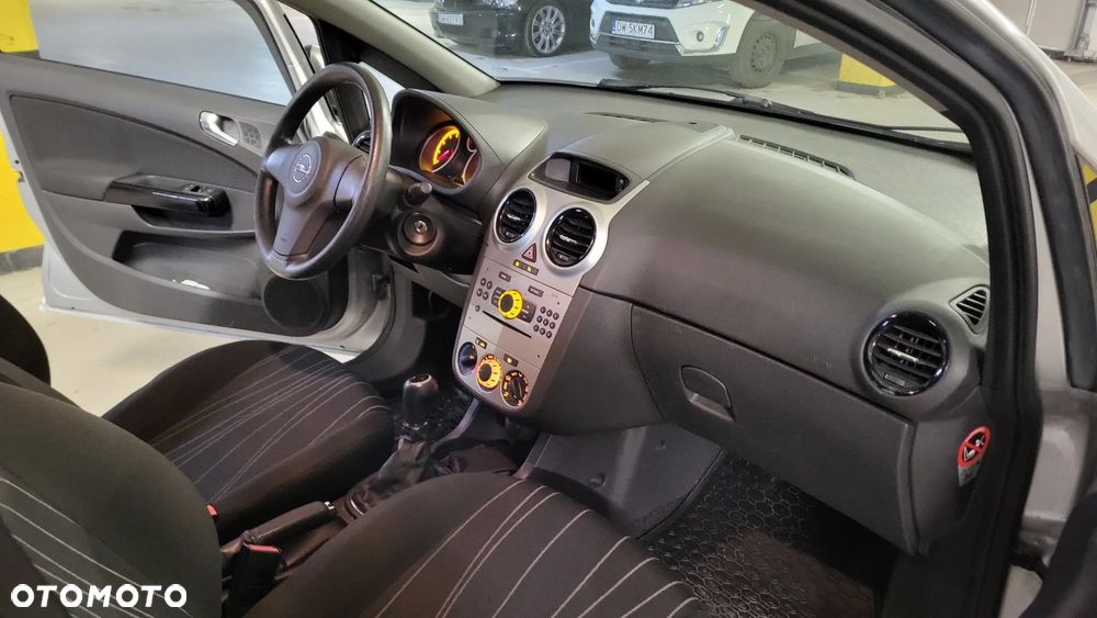 Opel Corsa 1.2 16V Enjoy - 9