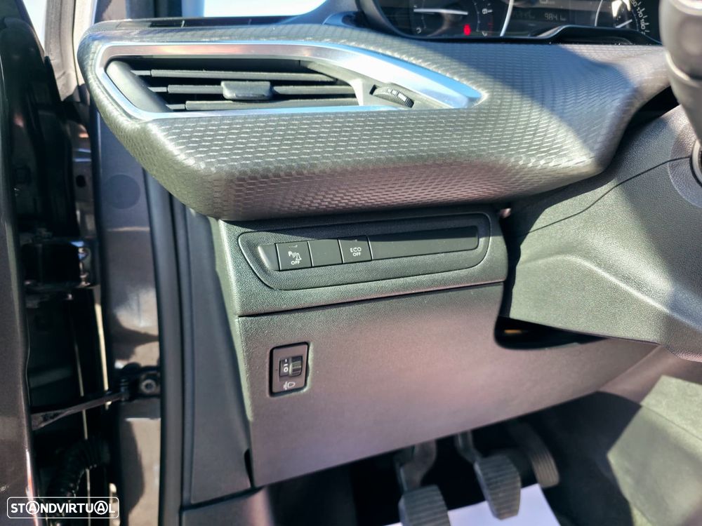 Peugeot 2008 1.2 PureTech Signature - 19