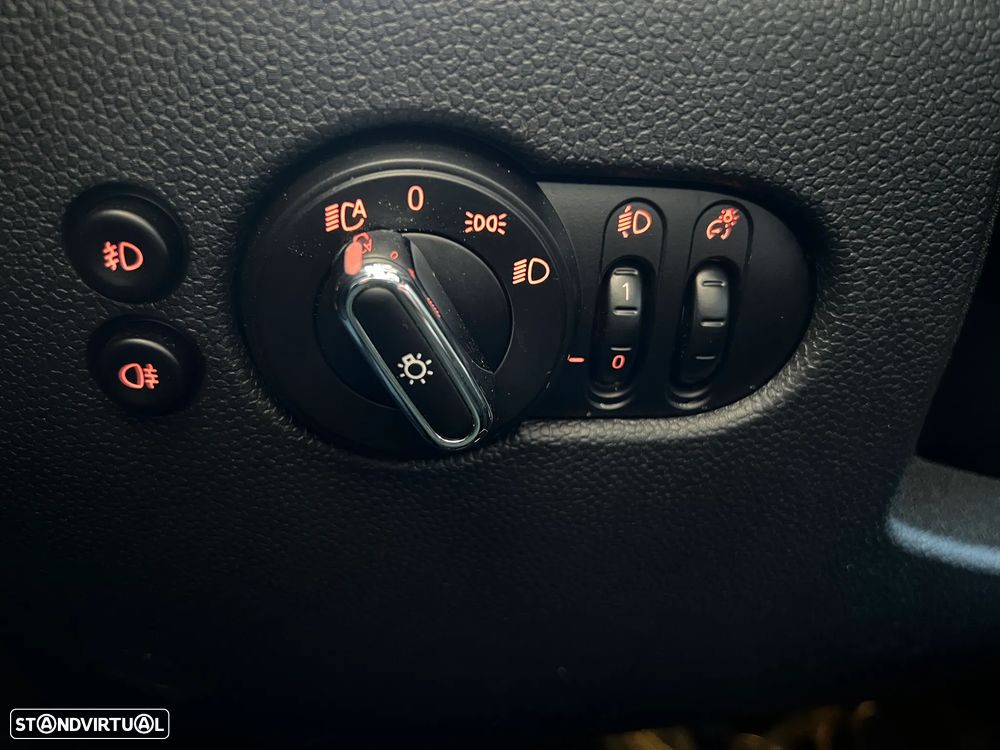 MINI 3 Portas One D - 14