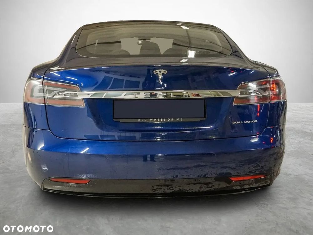 Tesla Model S - 7