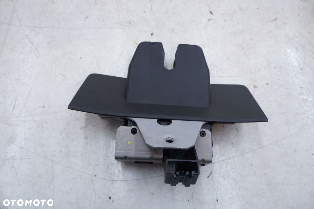 osłona zamek nakładka zamka klapy bagażnika tył 31299891 volvo xc60 - 2