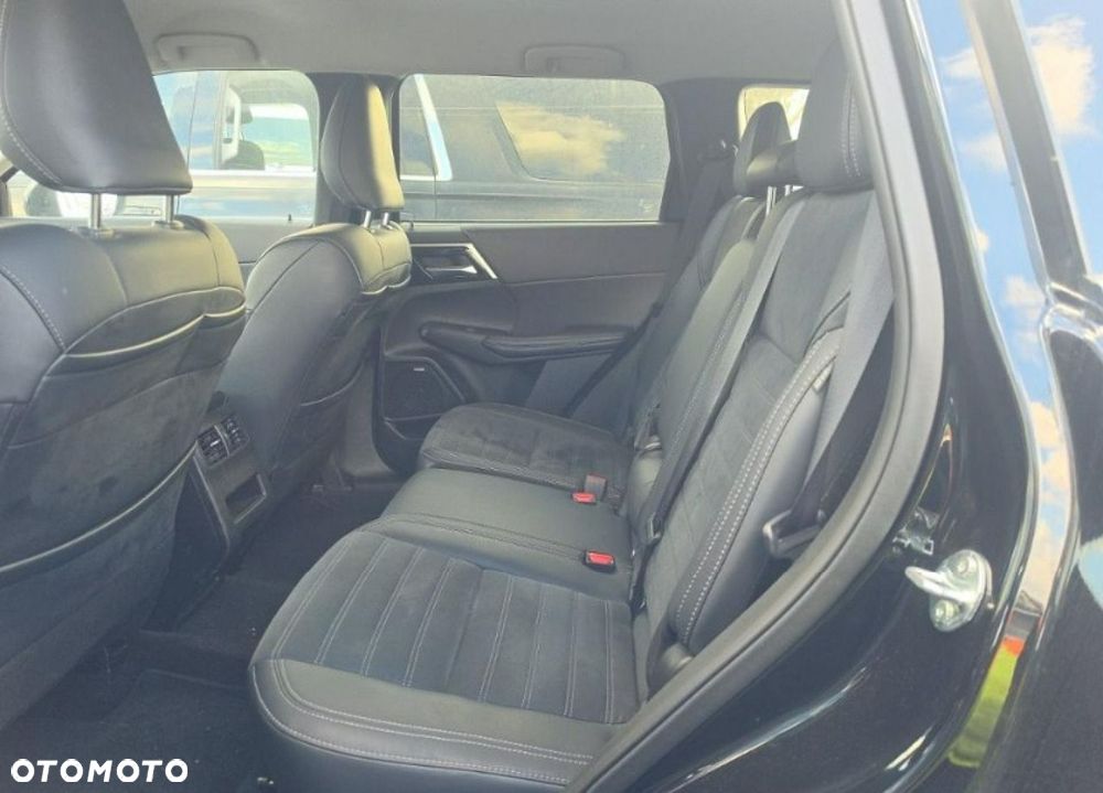 Mitsubishi Outlander - 11