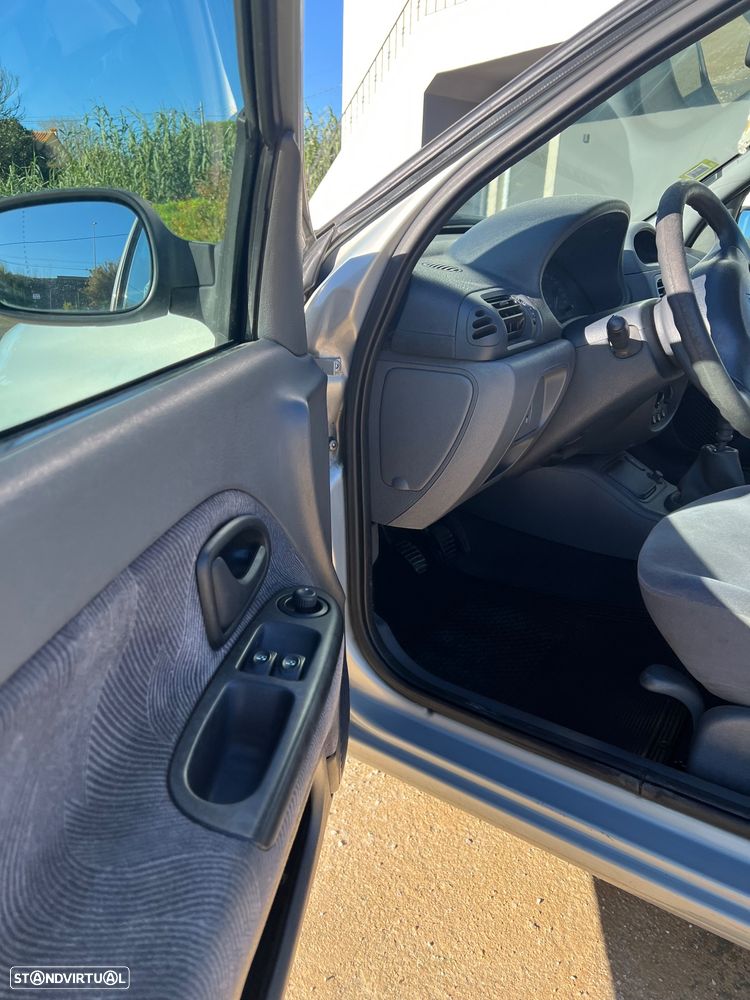 Renault Clio 1.2 - 10