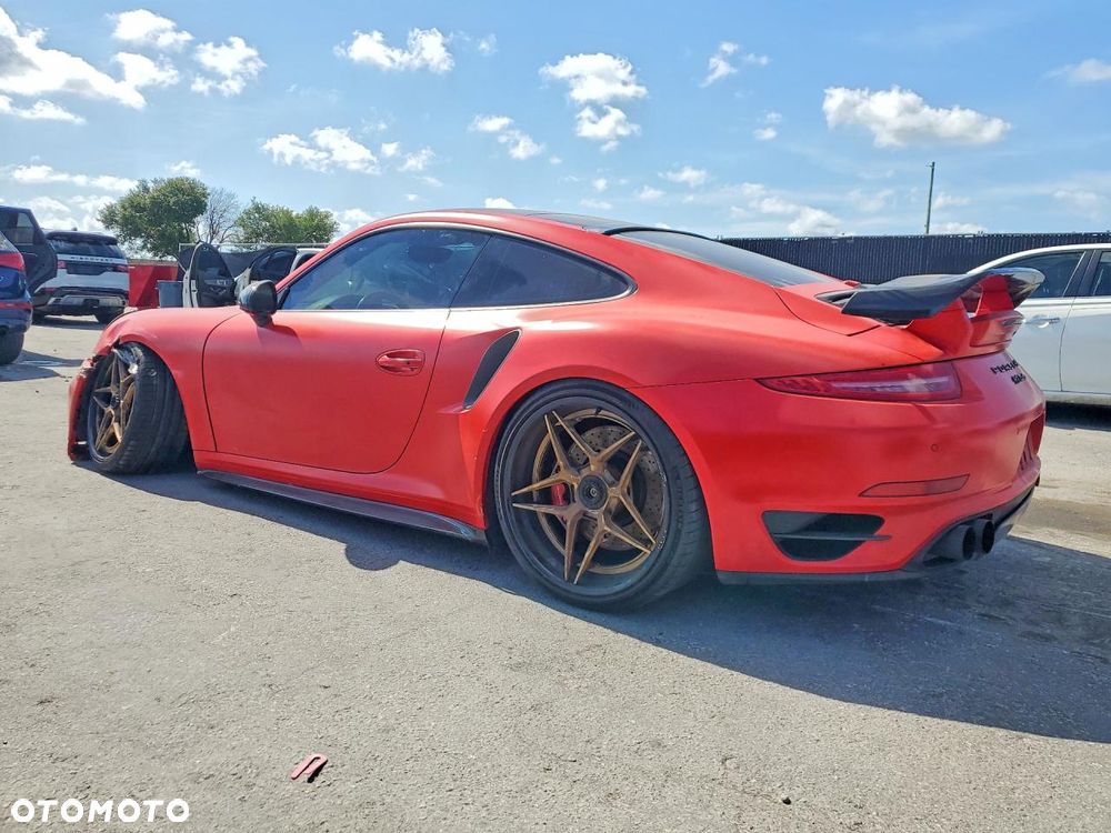 Porsche 911 Turbo - 3