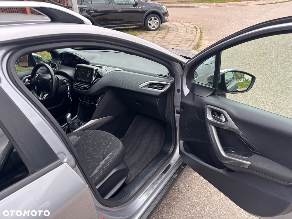 Peugeot 2008 BlueHDi 100 STOP & START Style - 12