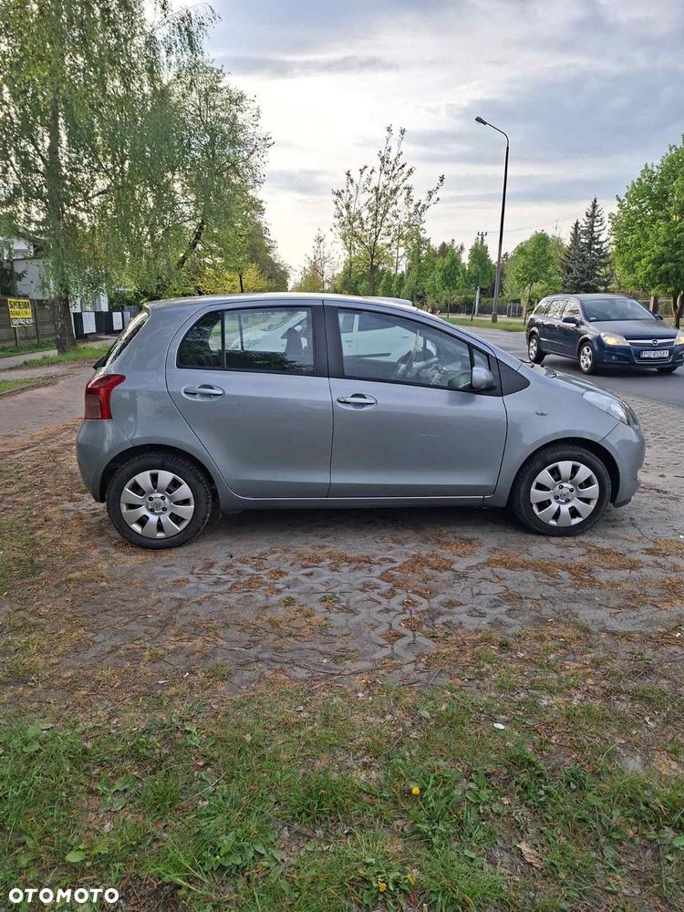 Toyota Yaris 1.3 Sol MM - 8