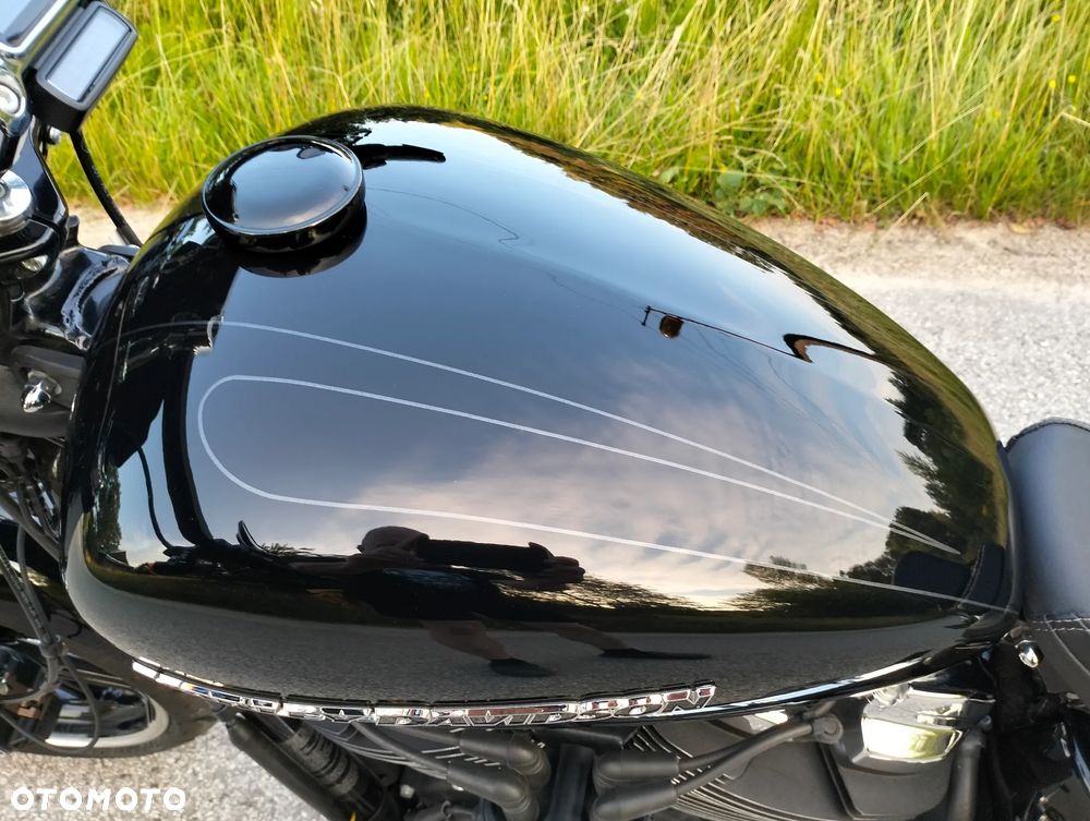 Harley-Davidson Softail Breakout - 16