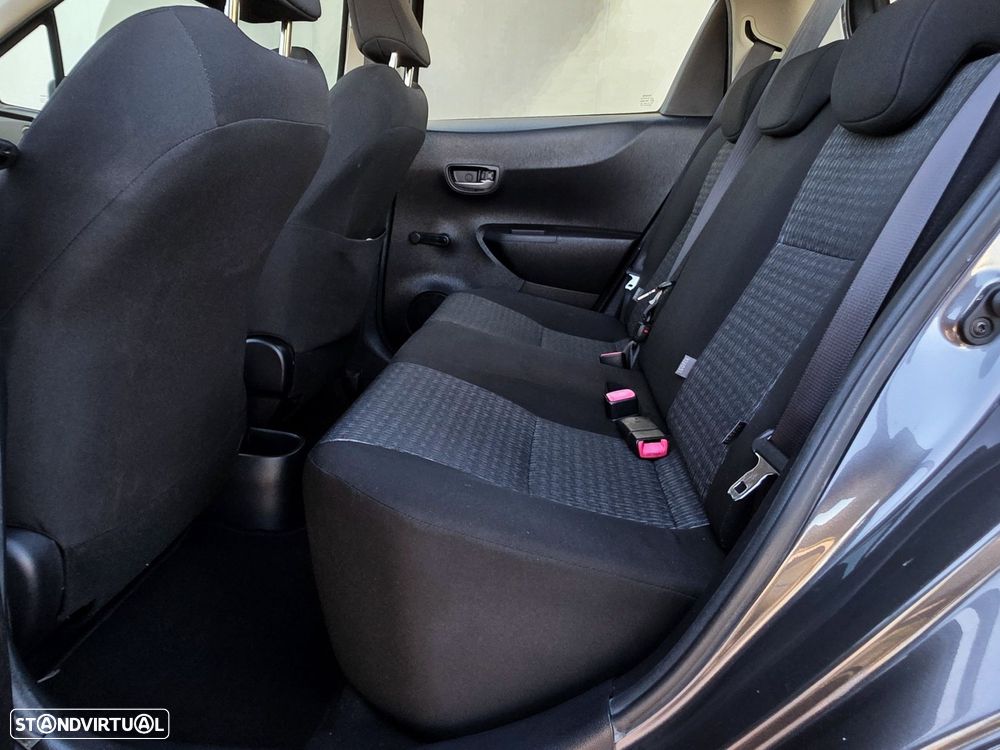 Toyota Yaris 1.33 VVT-i Comfort+P.Style - 11