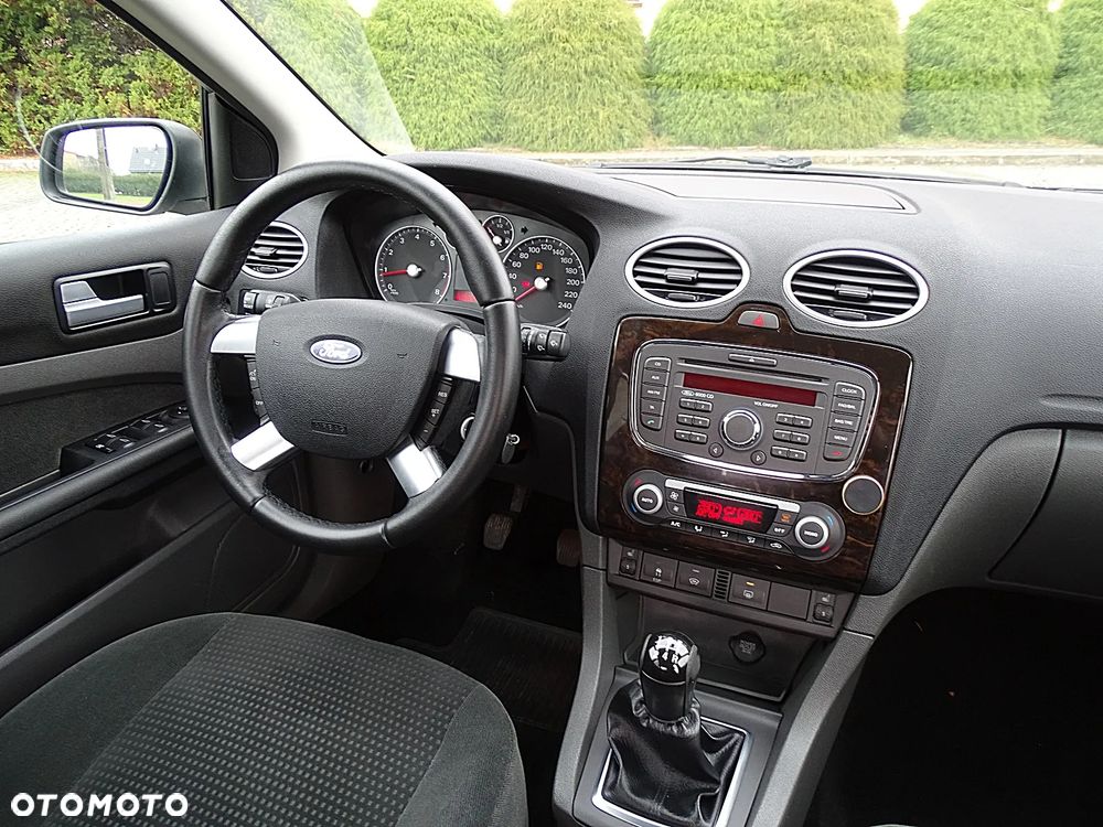 Ford Focus 1.8 FF Ghia - 31