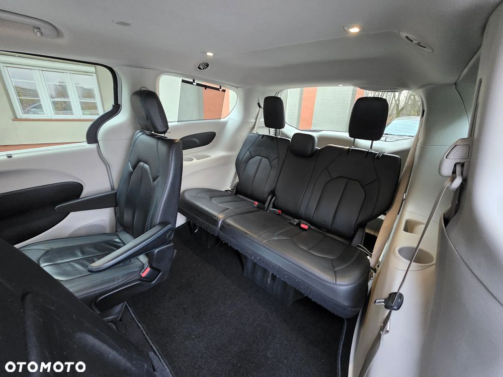 Chrysler Pacifica - 24