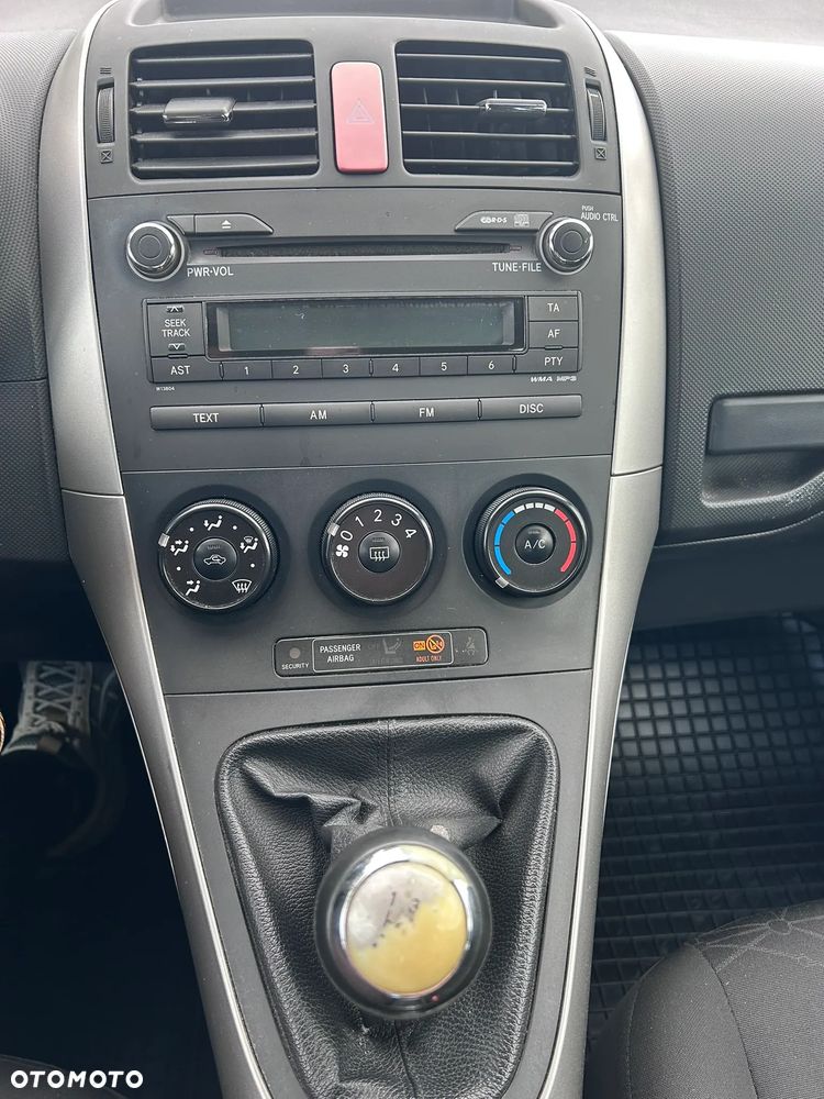 Toyota Auris 1.4 VVT-i Terra - 17