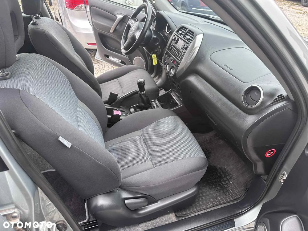 Toyota RAV4 2.0 VVT-i 4x4 - 18