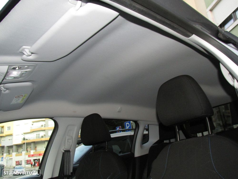 Peugeot 2008 1.2 PureTech Signature - 45