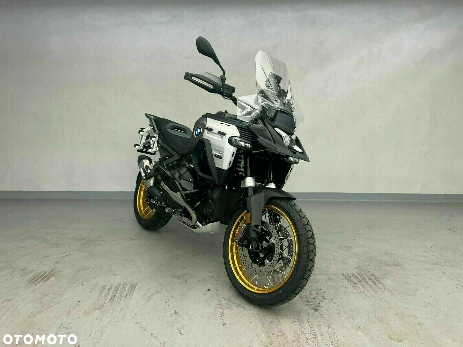 BMW R - 1