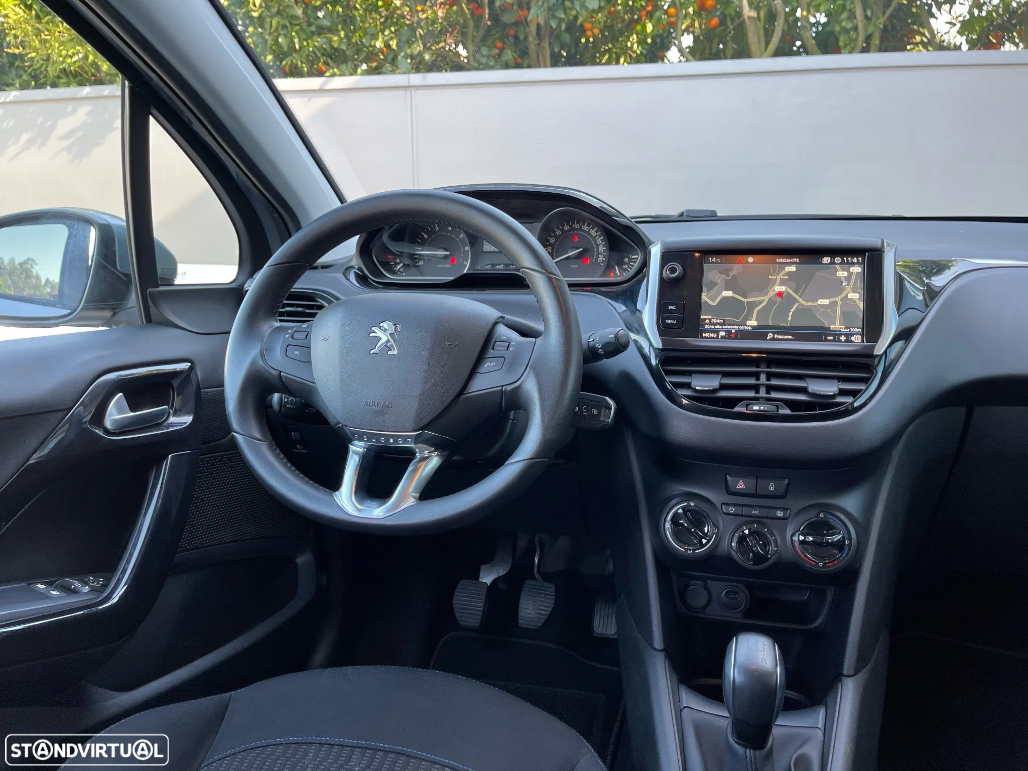 Peugeot 208 1.2 PureTech Signature - 8
