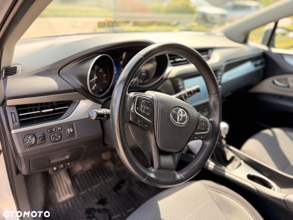 Toyota Avensis 1.8 Premium - 18