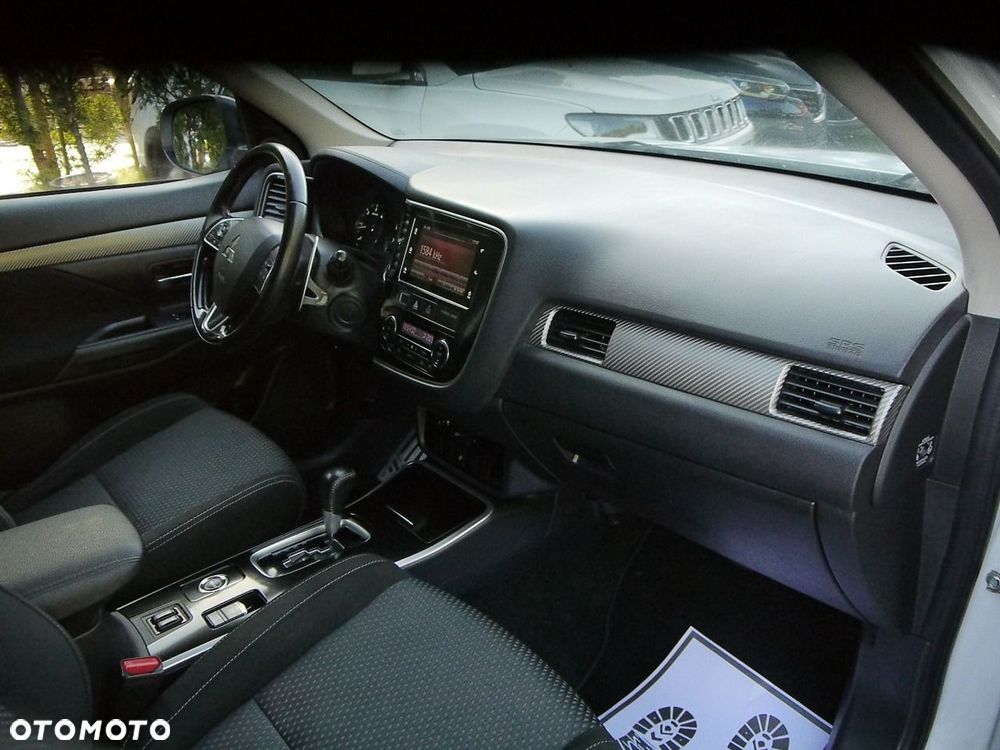 Mitsubishi Outlander 2.2 DI-D 4WD Automatik Diamant Edition+ - 29