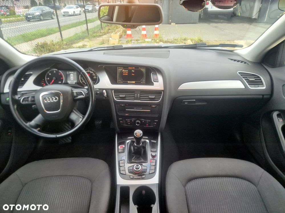 Audi A4 Limousine - 8