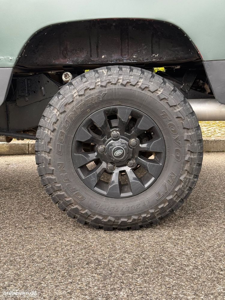 Land Rover Defender 110 SE - 8