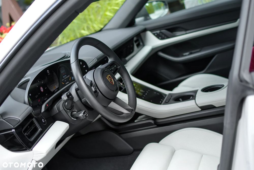 Porsche Taycan 4S Performance Plus - 24