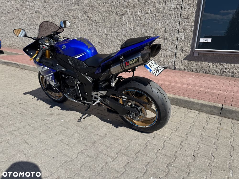 Yamaha R1 - 4