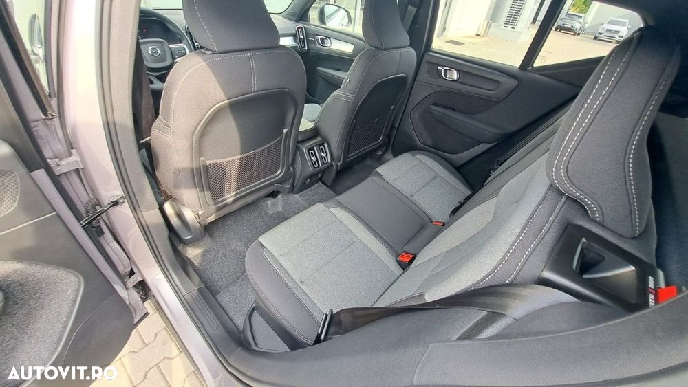 Volvo XC 40 B3 AT FWD MHEV Plus Dark - 17