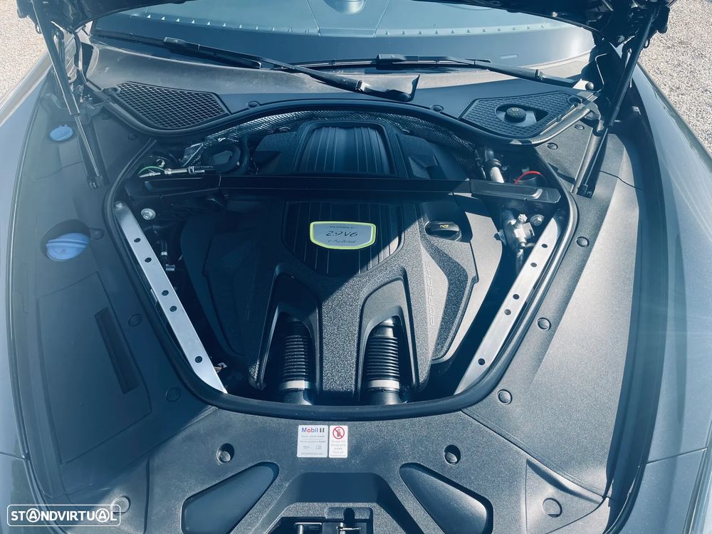 Porsche Panamera 4 E-Hybrid Platinum Edition - 32