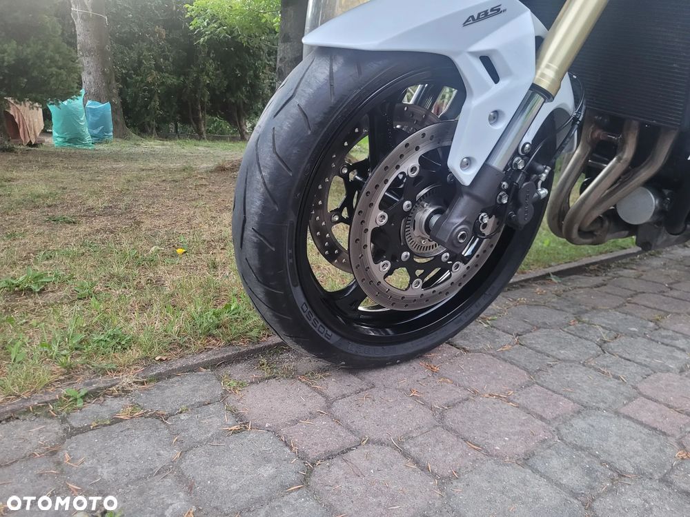 Suzuki GSR - 19