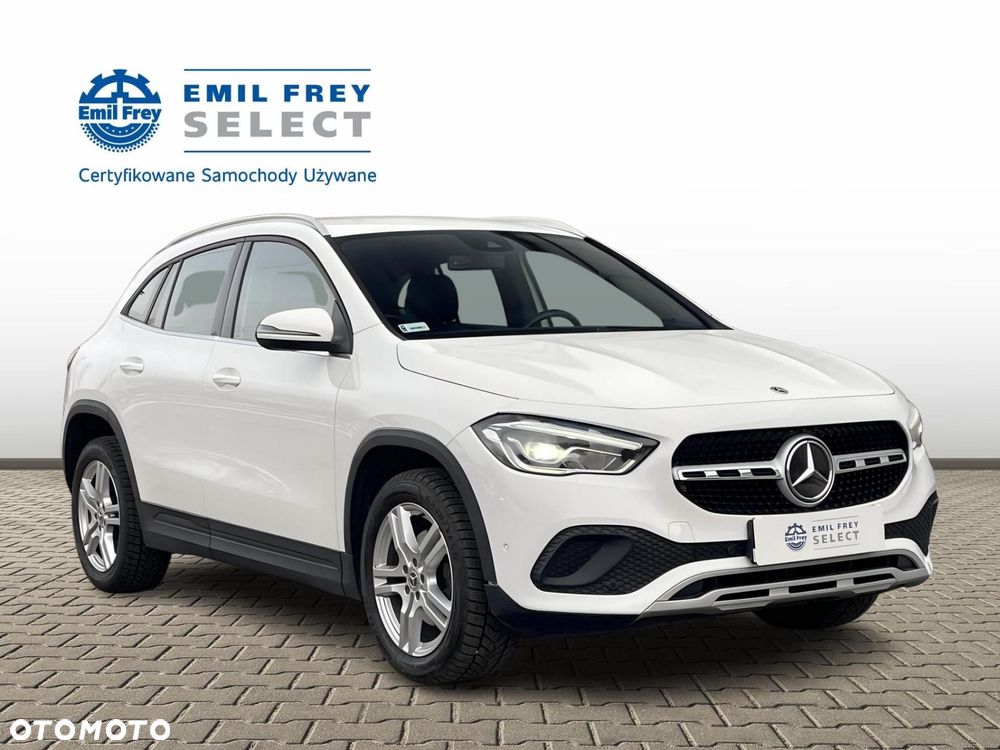 Mercedes-Benz GLA - 8