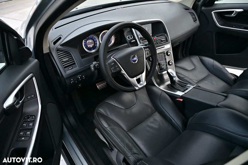 Volvo XC 60 D5 AWD Aut. RDesign - 12