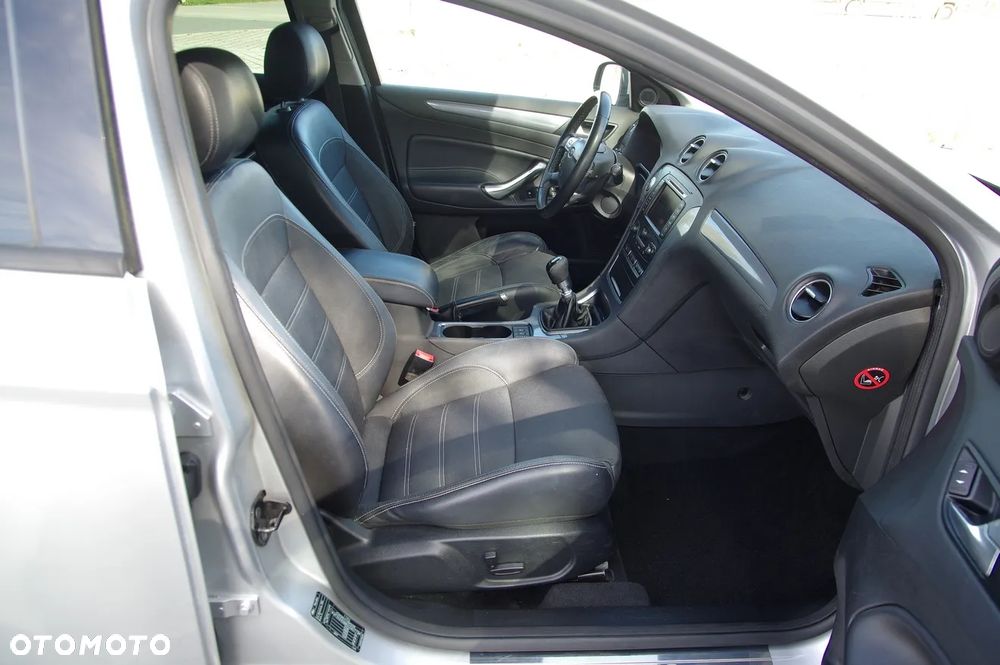 Ford Mondeo 2.0 TDCi Champions Edition - 34