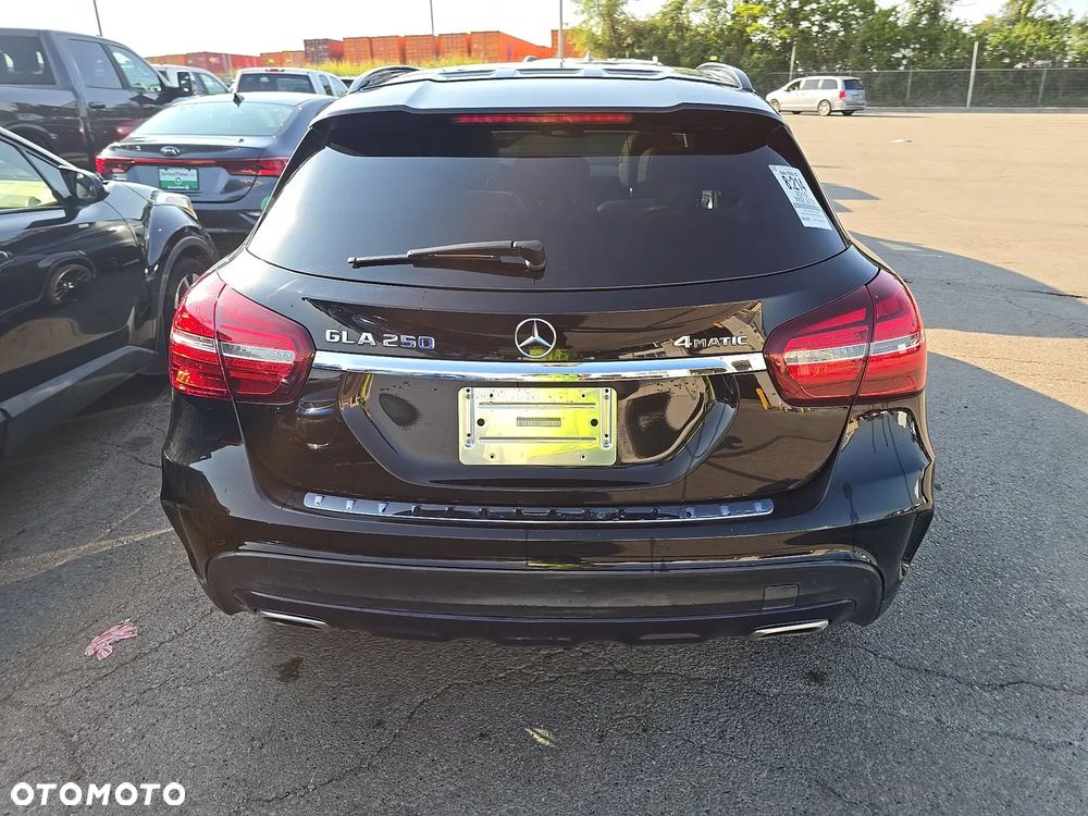 Mercedes-Benz GLA 250 4Matic 7G-DCT AMG Line - 6