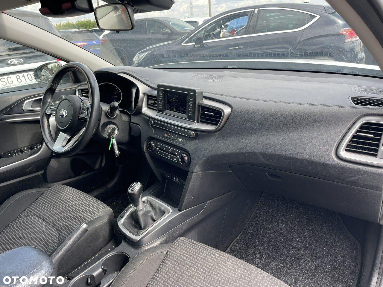 Kia Ceed - 8