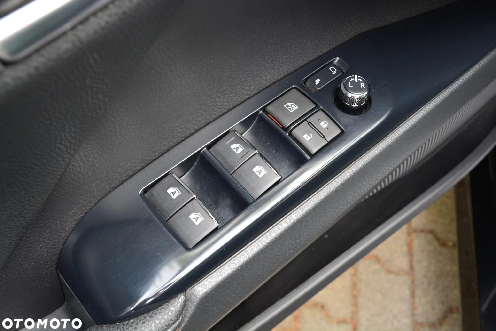 Toyota Camry 2.5 Hybrid Executive CVT - 34