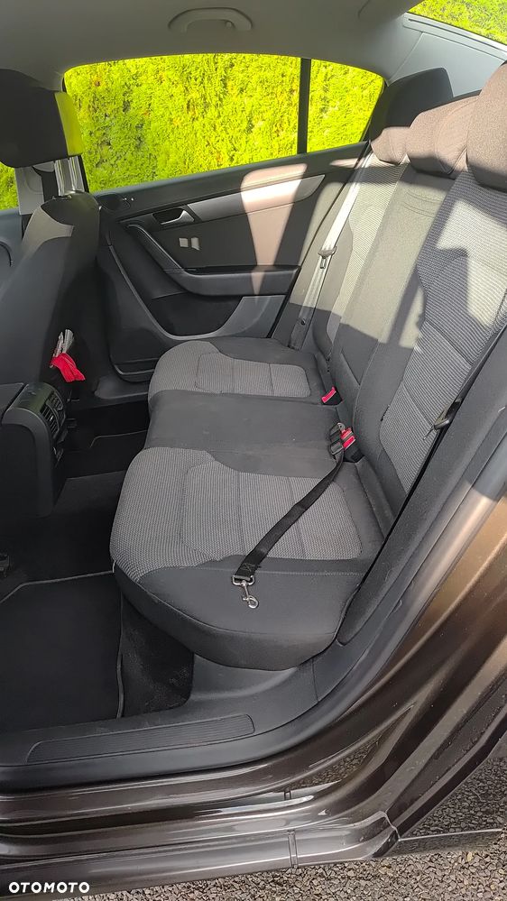 Volkswagen Passat - 8