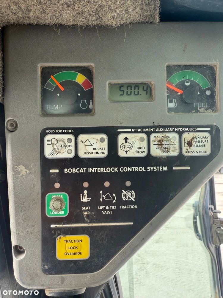 Bobcat S300 / 3801 kg / 2008r / - 18