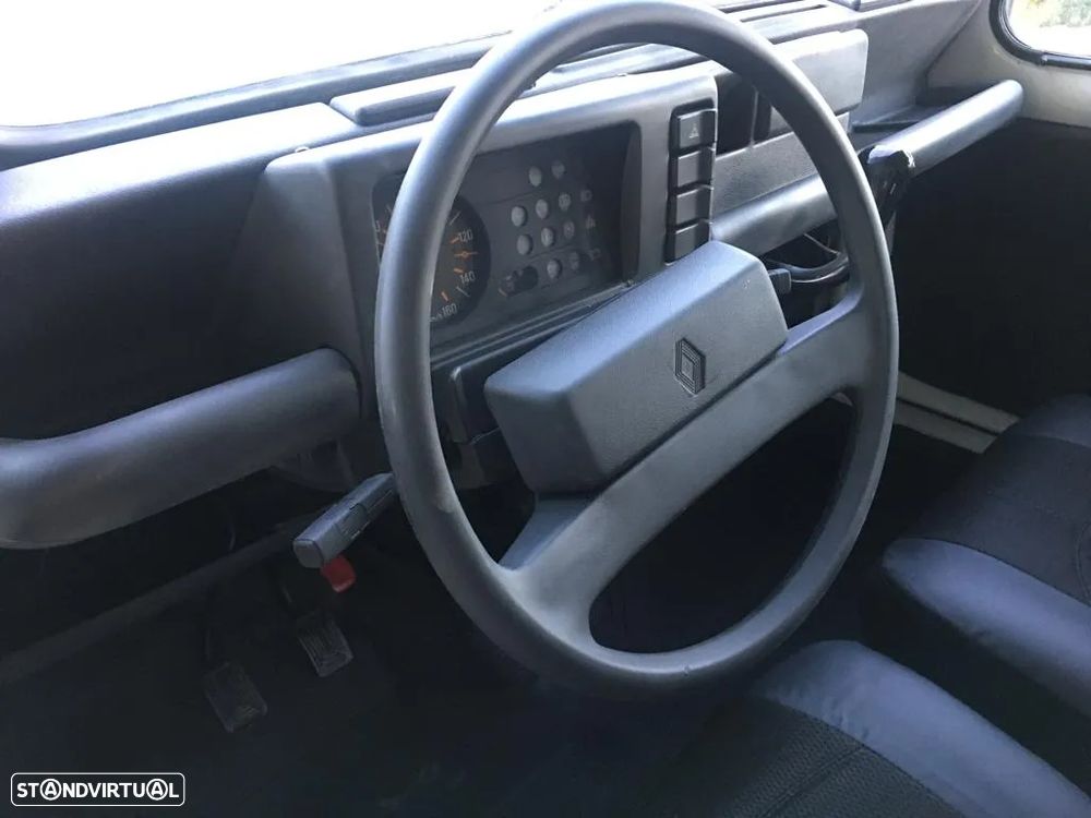 Renault 4 - 7