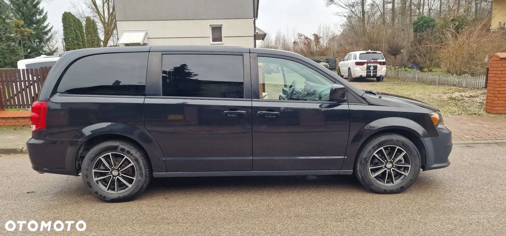 Dodge Grand Caravan - 4