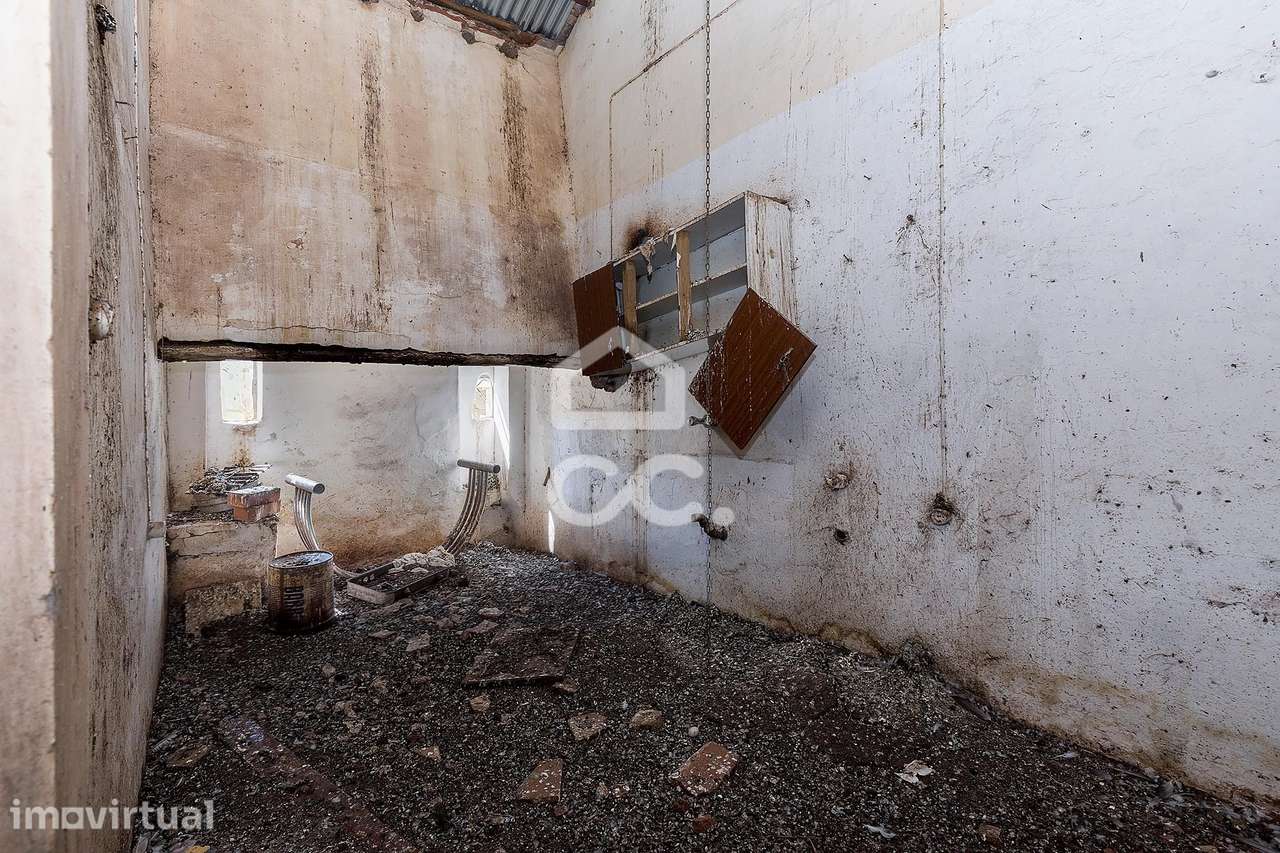 Apartamento T2 de 1º andar em Edifício Centenário Bifamiliar | Borba, - Grande imagem: 3/19