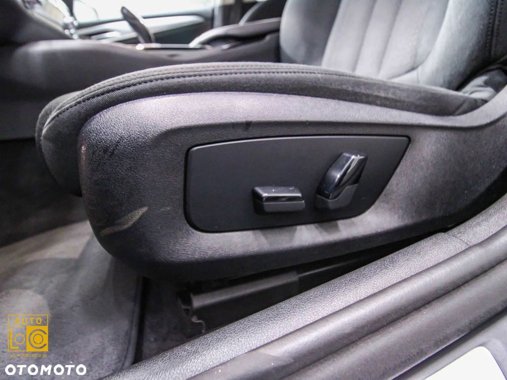 BMW Seria 5 518d - 29