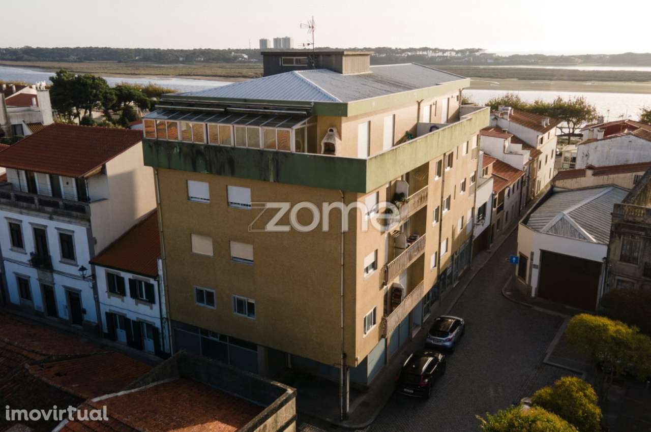 Apartamento T2, renovado, junto à marginal de Esposende - Grande imagem: 2/29