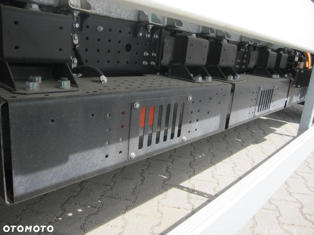 Mitsubishi eCanter 9C18 - 9