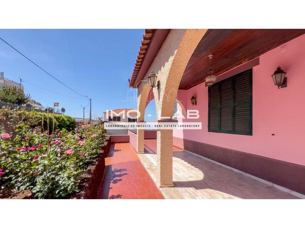 Prédio T4 + 2 Armazéns + 1800m2 de Terreno - São Roque - Funchal - Grande imagem: 3/23