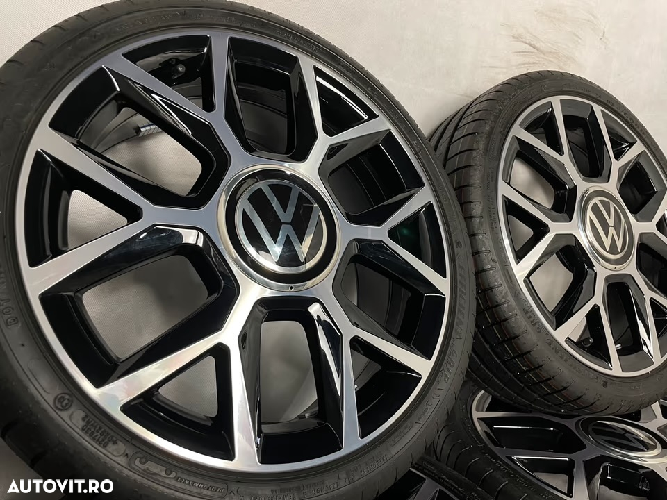 Volkswagen up! GTI - 23