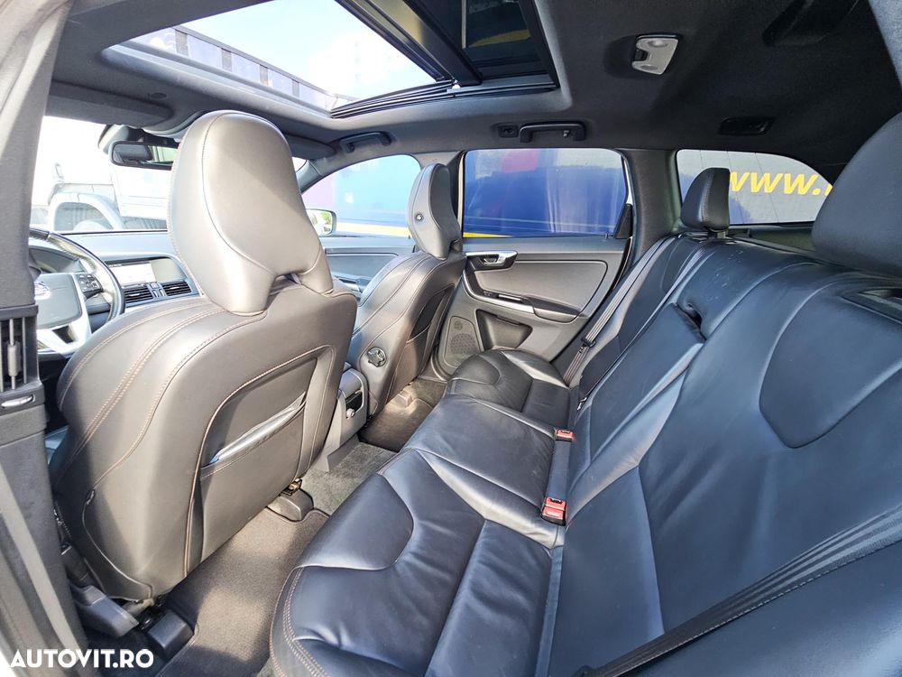Volvo XC 60 D5 AWD Summum - 17