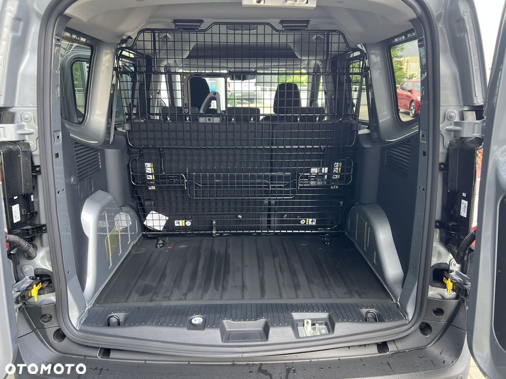 Ford Transit Courier - 17